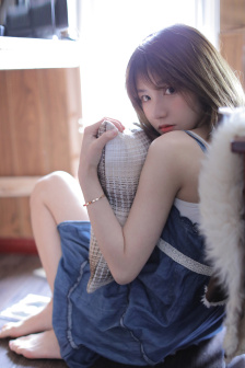 乳房与月亮